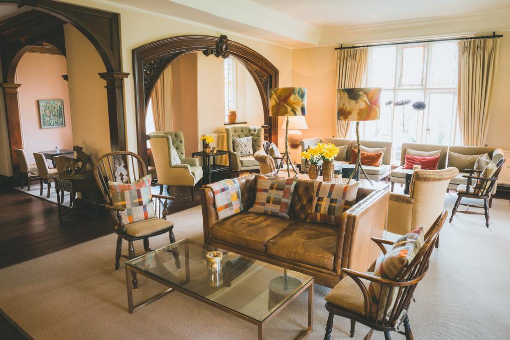 The Coed-Y-Mwstwr Hotel Bridgend  Zewnętrze zdjęcie