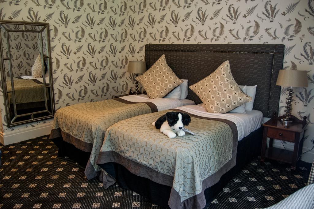 The Coed-Y-Mwstwr Hotel Bridgend  Zewnętrze zdjęcie